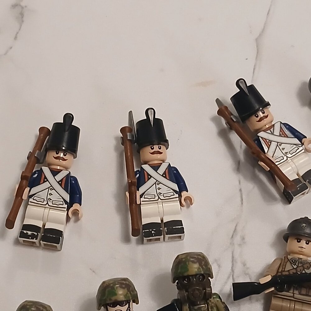 25 LEGO & UNOFFICIAL BRICĶPANADA WAR MINIGGURES, WW2, MODERN & NAPOLEONIC LEGOS